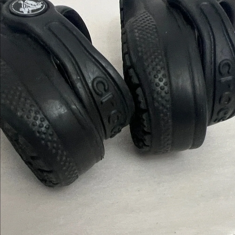 CROCS Kids Black Sandals sz 6